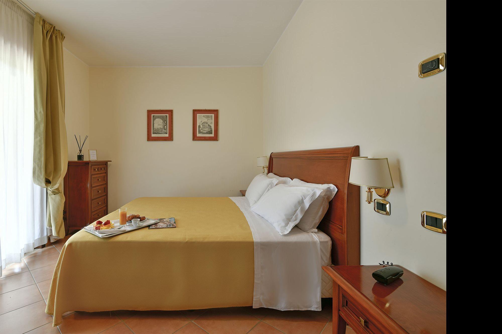 Minerva Resort Hotel Паестум Екстериор снимка