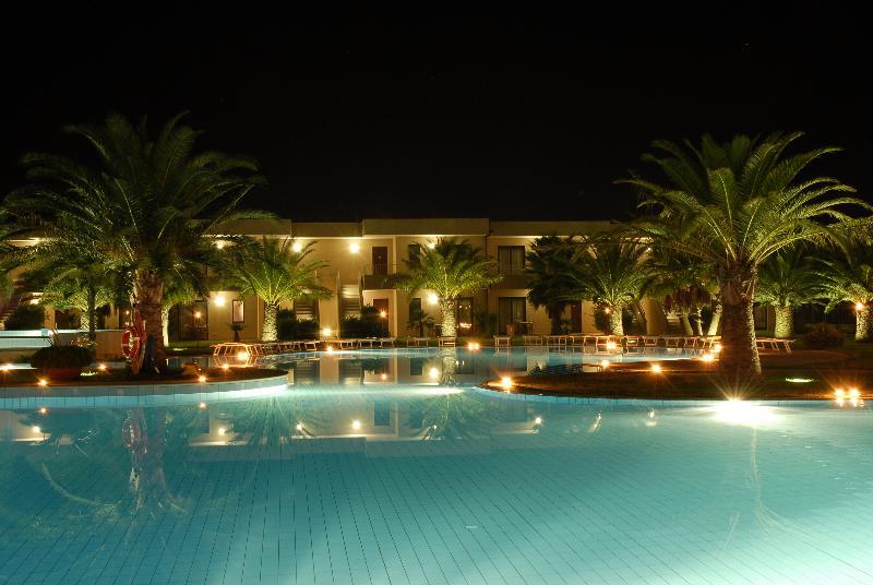 Minerva Resort Hotel Паестум Екстериор снимка
