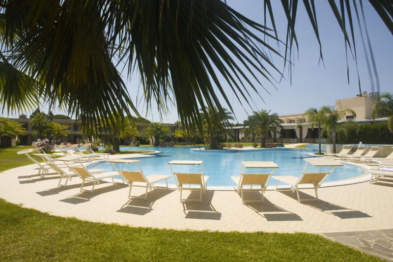 Minerva Resort Hotel Паестум Екстериор снимка