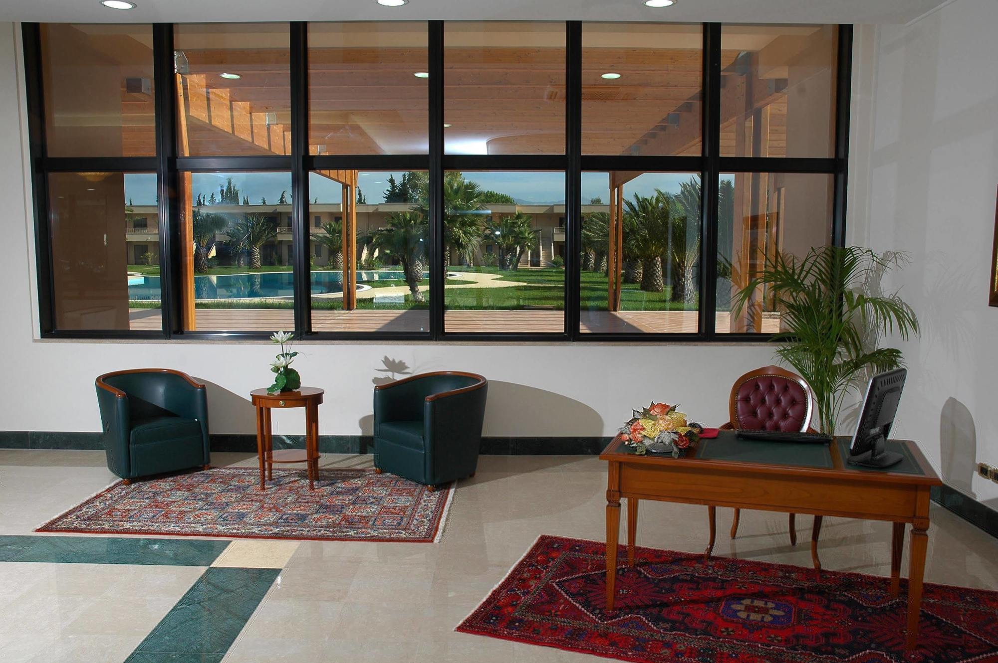 Minerva Resort Hotel Паестум Екстериор снимка