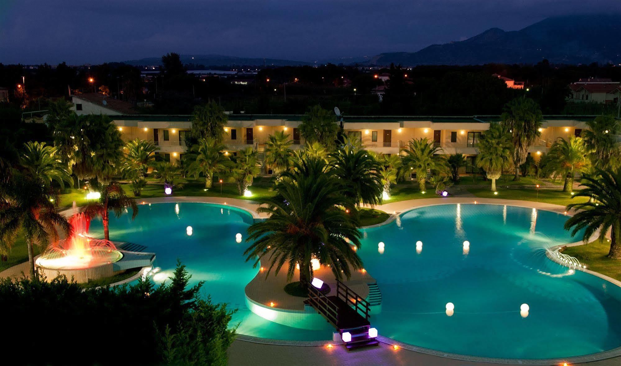 Minerva Resort Hotel Паестум Екстериор снимка